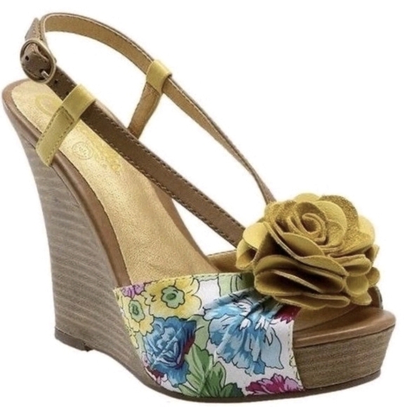 Seychelles Shoes - Anthropologie Seychelles Joan Yellow Floral Stacked Wedge Strappy Sandal Size 7